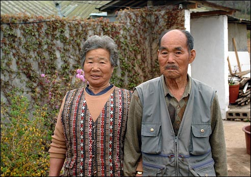 강한옥 할머니와 한기봉 할아버지. 늘 다정하시다. 